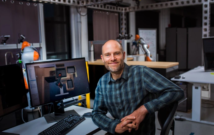 Poznaj Russa Tedrake’a – profesora MIT, twórcę Drake i jednego z liderów robotyki systemowej. Kontrola, planowanie i AI działające w świecie fizycznym.