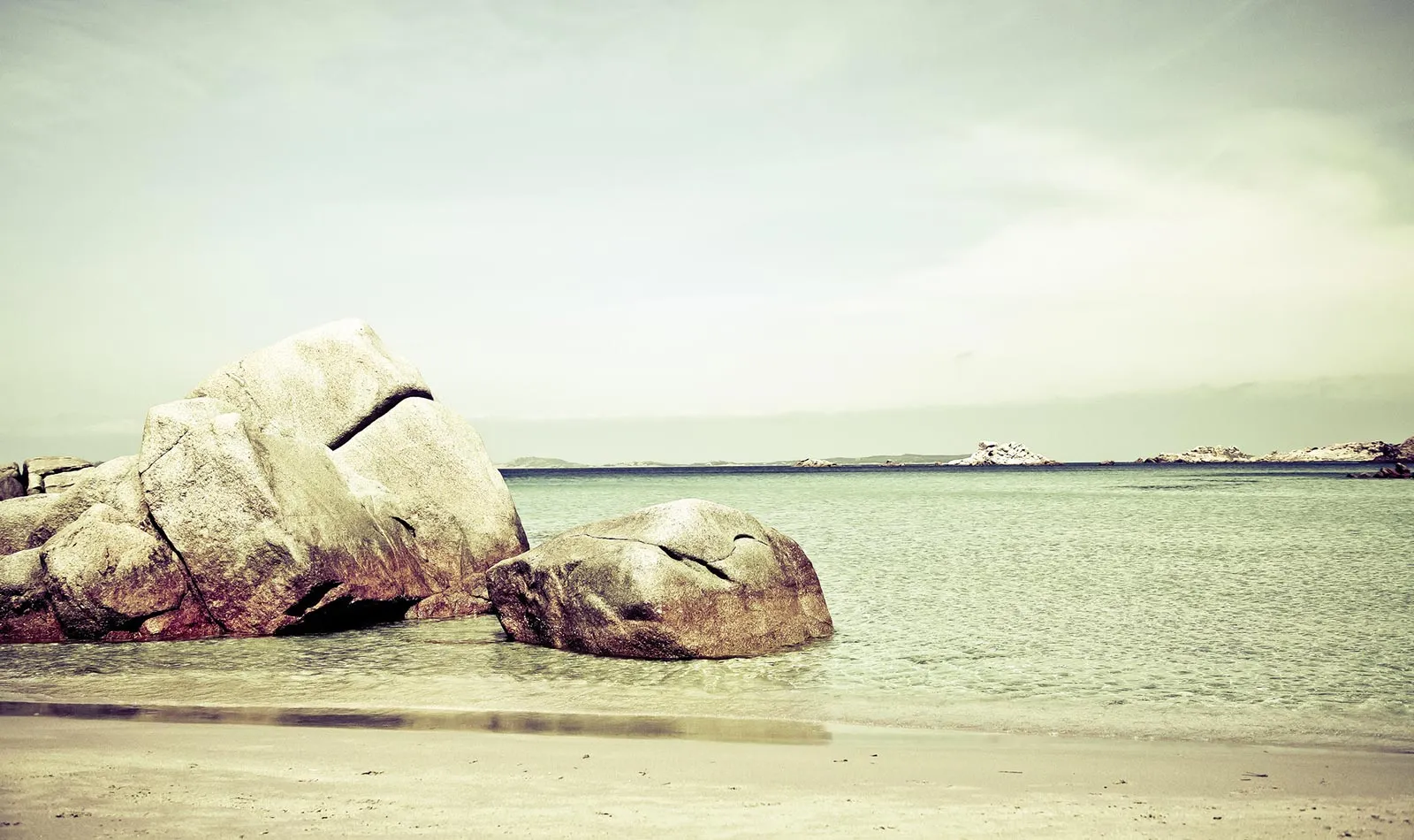 Wielowarstwowy traktat duchowo-naukowy i manifest nowej duchowej edukacji, łączący nauki spirytystyczne, przekazy mistrzów i przewodników duchowych oraz refleksję nad pamięcią duszy.